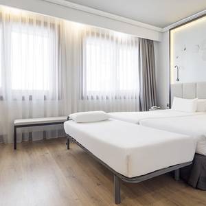 Premium triple room Hotel ILUNION Bilbao